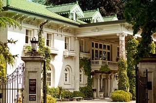 Front-Gate